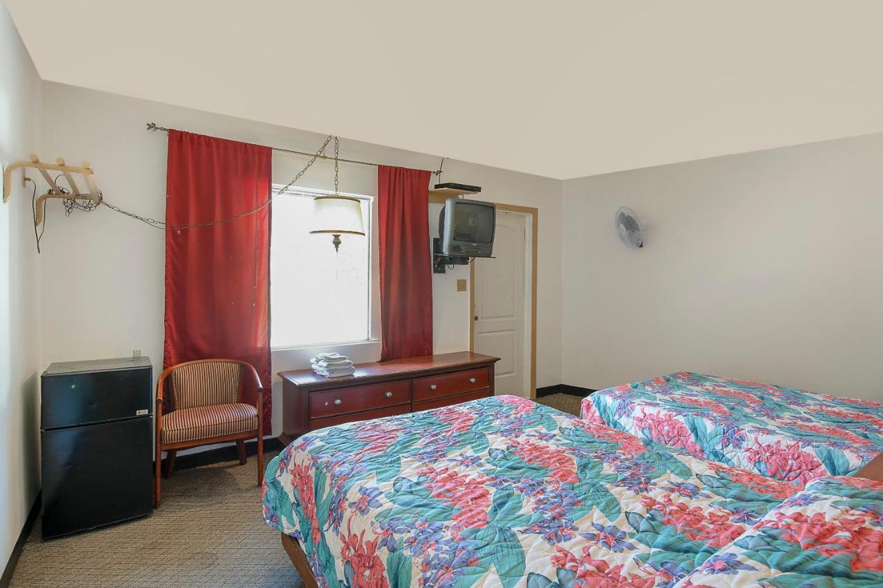 Hotel O Near Fanning Springs State Park Us Hwy 98 Old Town Esterno foto