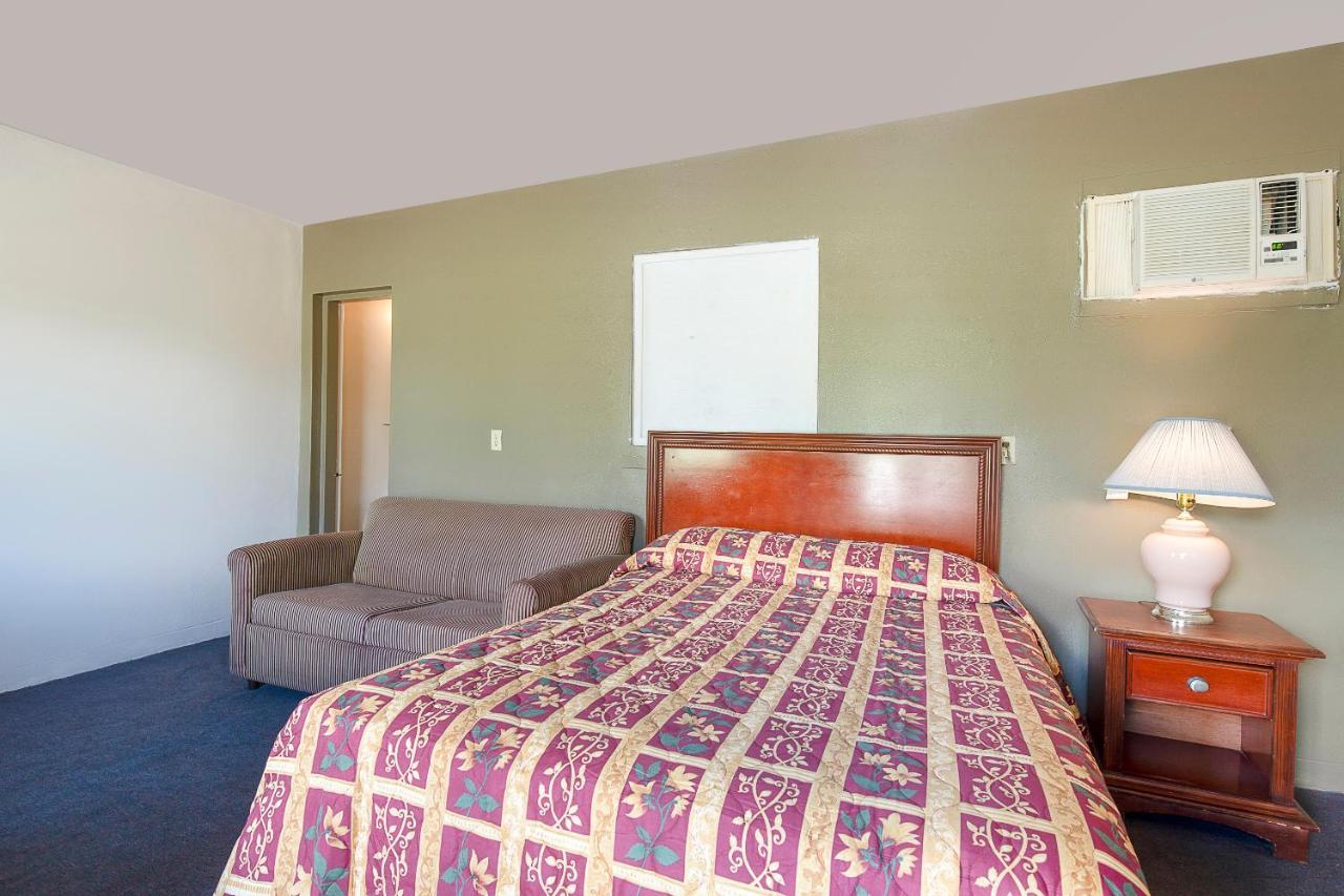 Hotel O Near Fanning Springs State Park Us Hwy 98 Old Town Esterno foto