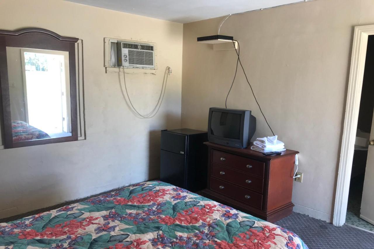 Hotel O Near Fanning Springs State Park Us Hwy 98 Old Town Esterno foto