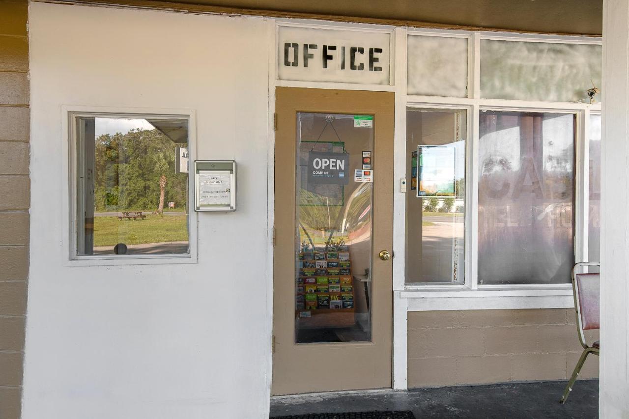 Hotel O Near Fanning Springs State Park Us Hwy 98 Old Town Esterno foto