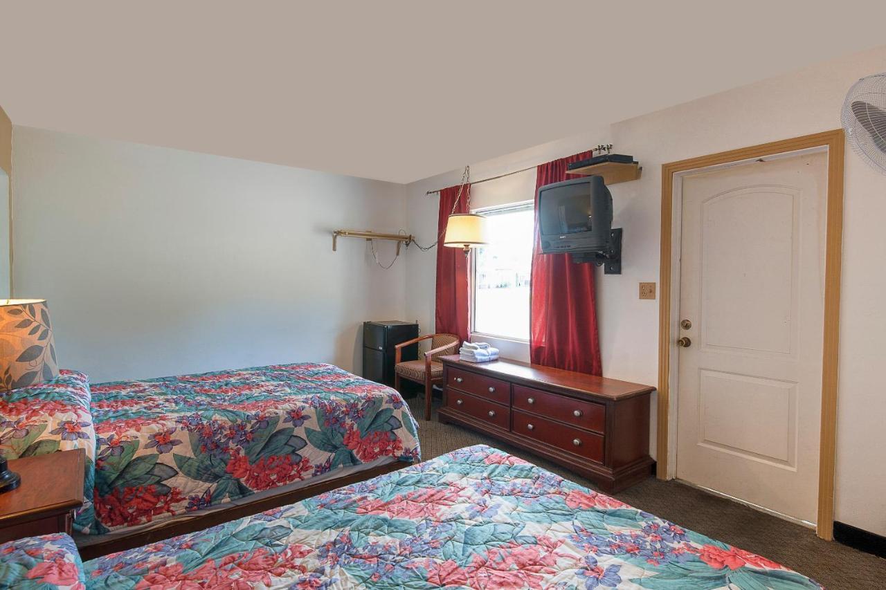 Hotel O Near Fanning Springs State Park Us Hwy 98 Old Town Esterno foto